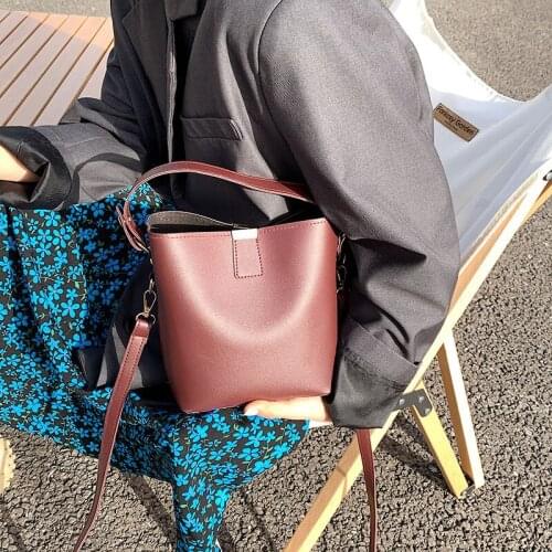 2021 Shoulder Bags Female Leather Solid Color Chain Handbag for Women Fashion Exquisite Shopping Bag Retro Casual Women Totes