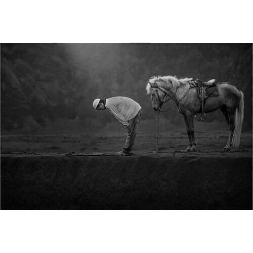 Living room home wall decoration fabric poster Horses animals men praying Islam Indonesia greyscale On Canvas Painting Printed