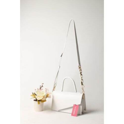 Beyaz Delikli Zincir Plastik Zincir Detaylı Bayan El ve Omuz Çantası