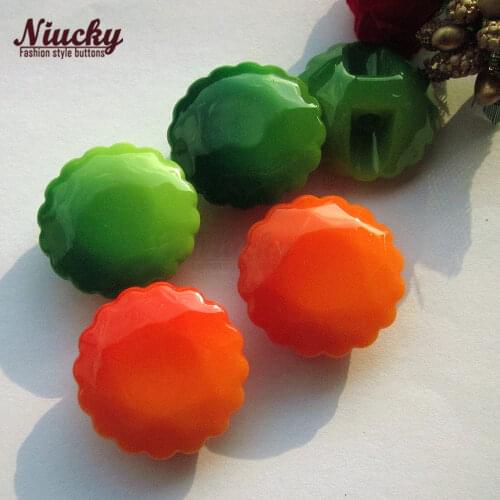 Niucky Green Buttons