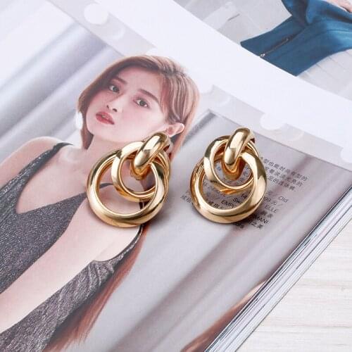 Gold Color Studs Earrings for Women Nice Shape Fashion Charm Ear Jewelry Beautiful and Elegant Ladies Earring Korea Design New