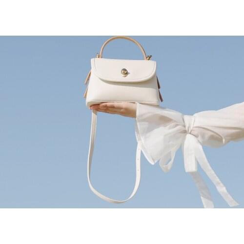 Niche design simple temperament portable small bag 2019 new female autumn wild shoulder Messenger bag