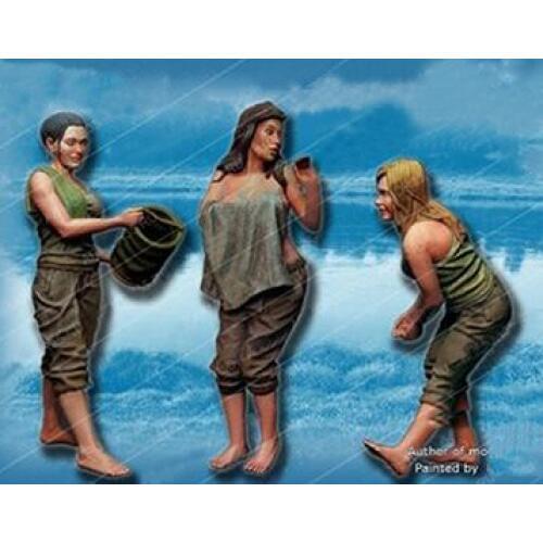 1/35 modern 3 girl with a BUCKET TOWEL SPLASHING toy Resin Model Miniature resin figure Unassembly Unpainted