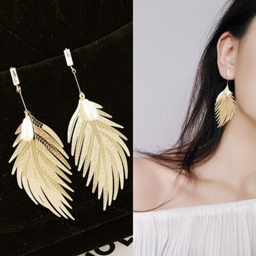 1pcs/pack Metal feather earrings pearl net red temperament simple long Korean fashion pendant personality wild earrings female