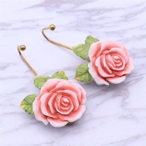 2pcs Wall Sticky Hook Hanger Rose Flower Lovely Wall Mounted Rose Flower Hat Coat Robe Hook Door Clothes Bathroom Towel Hanger