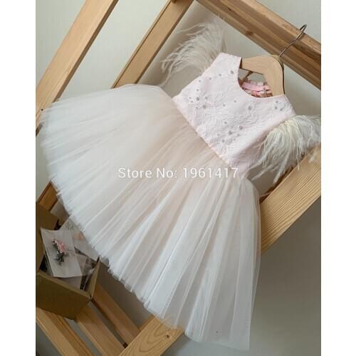 New Design Elegant Princess Dress With Feathers Sleeveless Lace Beading Tulle Dress Baby Clothes Christening Gowns