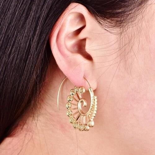 Vintage Punk Cutout Flower Spiral Gold Color Earrings for Women Alloy Whirlpool Gear Earrings Ear Cuff for Women Jewelry
