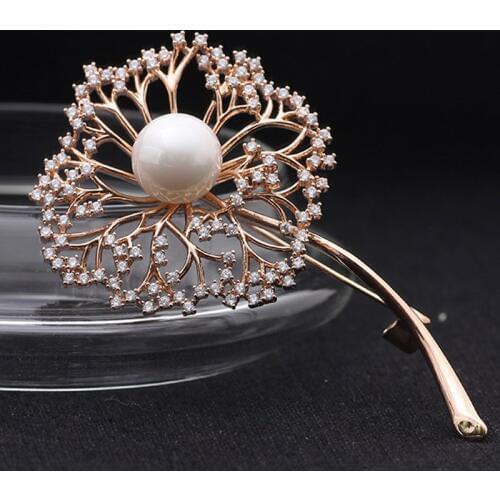 Blucome Perfect AAA Cubic Zirconia Wedding Brooches Accessory Fashion Women Flower Brooch Pin Pearl Hijab Pins Bridal Bijoux