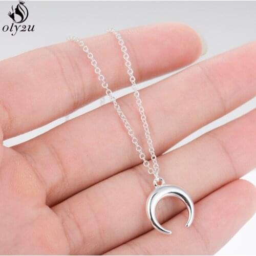 Oly2u Delicate Curved Crescent Moon Necklaces Pendants for Women Statement Jewelry Necklace Simple Horn Charm Necklace Gift