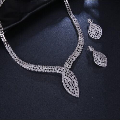Bettyue Luxury Jewelry Leave Shape Cubic Zircon Crisscross Necklace Shiny Earring For Female Elegant Decoration In Wedding Party