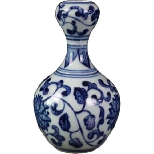 China Old Porcelain Blue And White Twisted Lotus Pattern Garlic Bottle