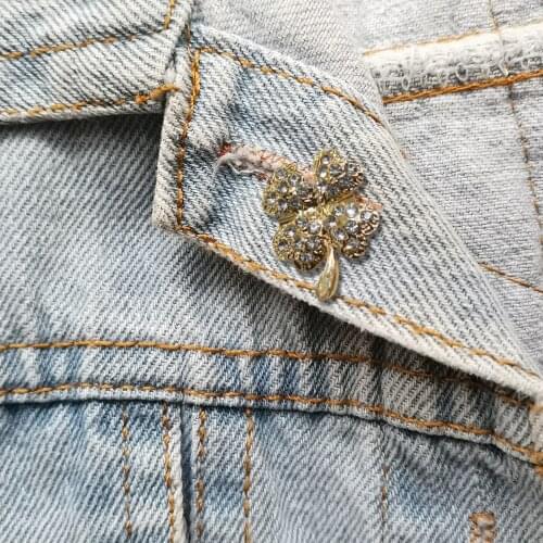 Fashion Four Leaf Clover Brooch For Women Vintage Crystal Lapel Pins For Backpacks Coat Jeans Jewelry Gift Scarf Buckle