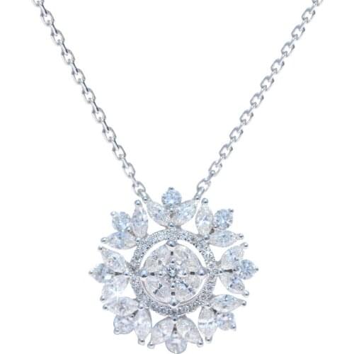 Classic Glitter Cubic Zirconia Snowflake Pendant Necklace Fashion Clavicle Chain Silver Ladies Necklace Silver Necklace