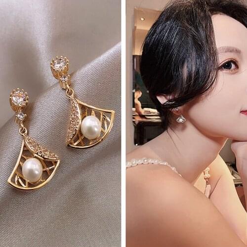 Simple atmospheric small pearl earring female gentle personality joker eardrop fashion ladies earrings Geometric delicate earrin