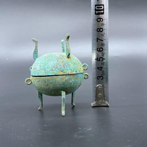 Collection of old Chinese bronzes, retro Han dynasty, utensils and ornaments, three legs, small ornaments