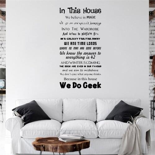 In This House We Do Geek Wall Sticker Quote Wall Decal For Living Room Bedroom Home Decor Revocable Vinyl Mural DW8020