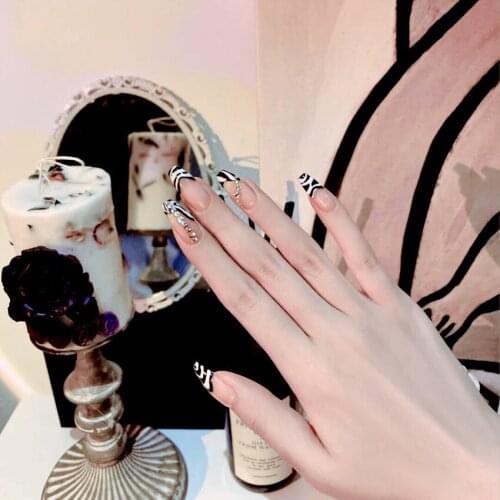 24pcs Black White Stripes Fake Nails Glue Type Removable Long Paragraph Fashion Manicure DIY Nail Art Decoration For Manicures