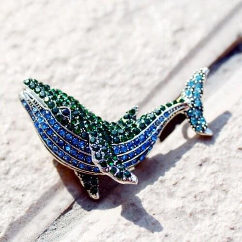 Fashion all-match Rhinestone Whale Brooch Animal Fish Pin Vintage New Design Jewelry Winter Coat Accessories Good Gift
