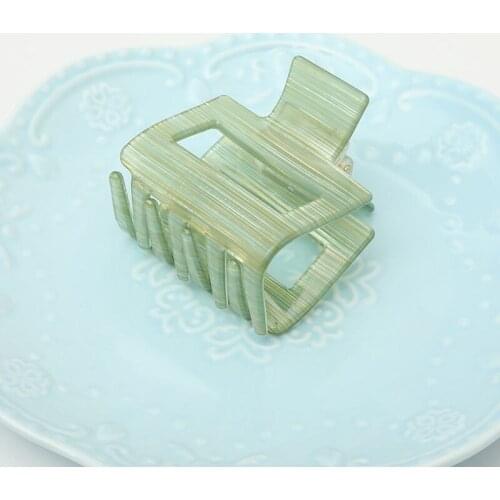 Korean Acrylic Women Hair Claws Crab Clamps Charm Solid Color Leopard Lady Hair Clips Retro Make up Hairdress Hair Styling Tool