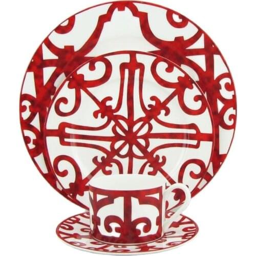 YeFine Luxury Bone Porcelain Tableware Set 4 PCS Ceramic Dinnerware Set Dishes And Plates Cups And Saucers Kit Creative Gifts