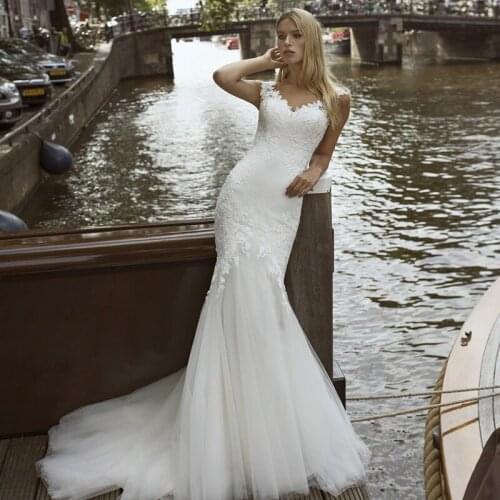 2021 V Neck Sleeveless Lace Appliques Mermaid Wedding Dresses Natural Slim Buttons Back Women Bride Wedding Dress Spring Long