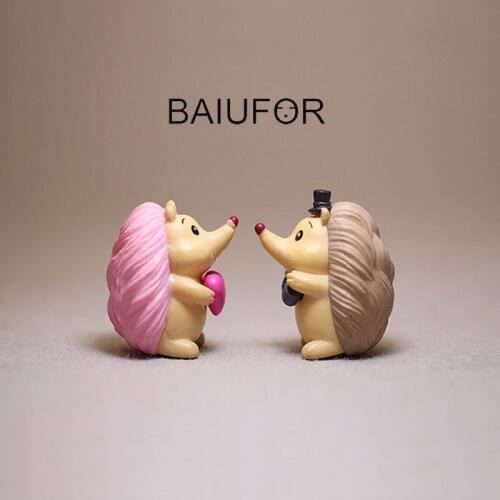 BAIUFOR 4PCS Miniature Cartoon Hedgehog Couple Lover Mini Garden Decor DIY Terrarium Moss landscape Figurines Home Accessories