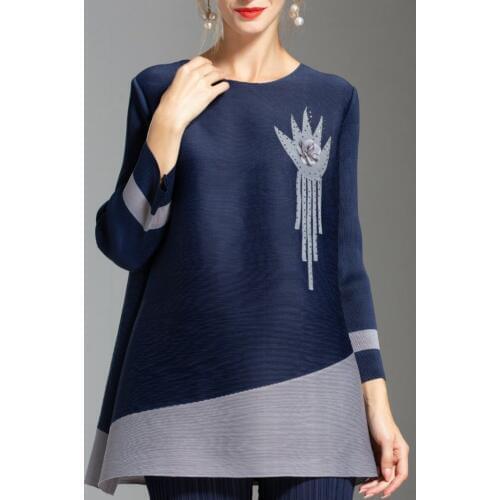 Plus Size T Shirt For Woman 45- 75kg Autumn Winter Round Neck Long Sleeved Stretch Miyake Pleated Loose Brooch With Diamonds Top