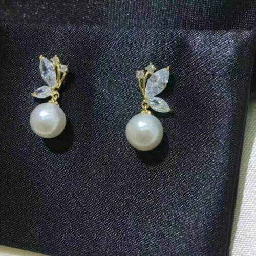 Elegant pair of 10-11mm south sea round white pearl earring 925s