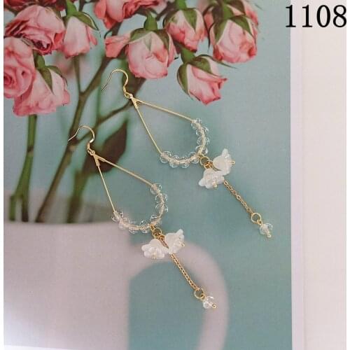 2020 New Fashion Exquisite White Petals Acrylic Leaf Pendant Long Tassel Earrings Ladies Fashion Earrings Women Jewelry Gift