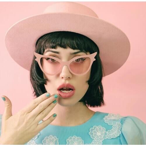 Sexy Cat Eye Black Small Frame Sunglasses Triangle Brand Designer Top Sun Glasses Red Gray Gradient Lens Female UV400 Ladies