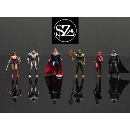 1/64 Scale Resin Die-casting Miniature Character Model Heroes Alliance Series Doll Car Model Scene Layout Decoration Toys