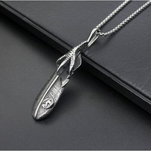 Fashion stainless steel necklace couple models titanium steel pendant jewelry feather paw pendant jewelry hot sale