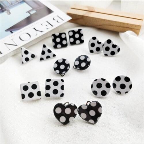 Sweet Geometric Black White Point Round Square Stud Earrings for Women Cute Girl Acrylic Dot Heart Triangle Earrings