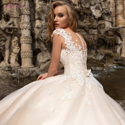 Julia Kui 2020 New Arrival O-Neck Elegant Ball Gown Wedding Dresses With Bow And Court Train Appliques Lace Bride Gowns