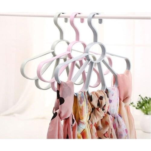 1PC New Fashion Nordic Wind Fan Scarf Scarf Hanger Frame Petal Multifunctional Tie Belt Storage Rack Holes Holder ND