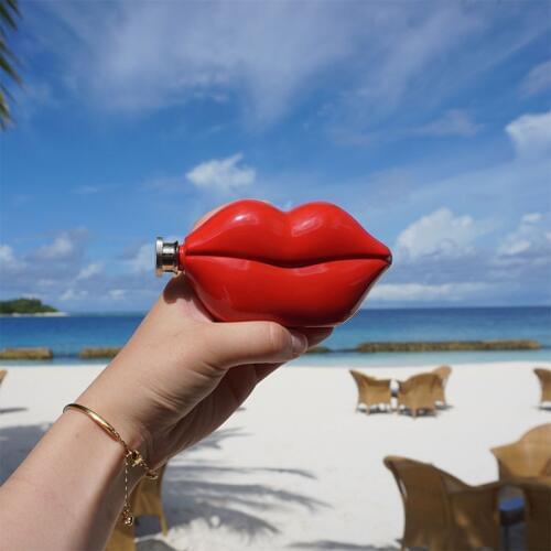 Hip Flask Red Lips Shape 5oz Food Grade Stainless Steel Alcohol Whiskey Bottle Gifts Drinkware Bridesmaid Flasks Dropshipping