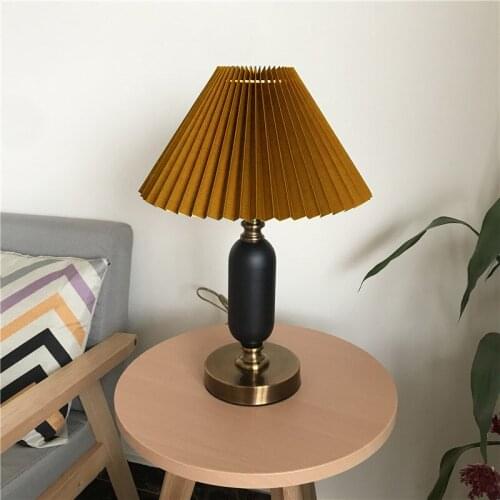 Vintage Chinese and Korean Customized Table Lamps Ins Popular Warm Nordic Fashion Table Lighting For Bedrooom Living Room