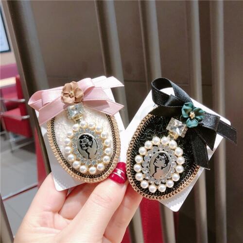 Vintage New Woman Brooches Pin Classic Shield Shape Cute Bowknot Pearl Flower Fashion Corsage Trendy Jewelry Lady Accessories