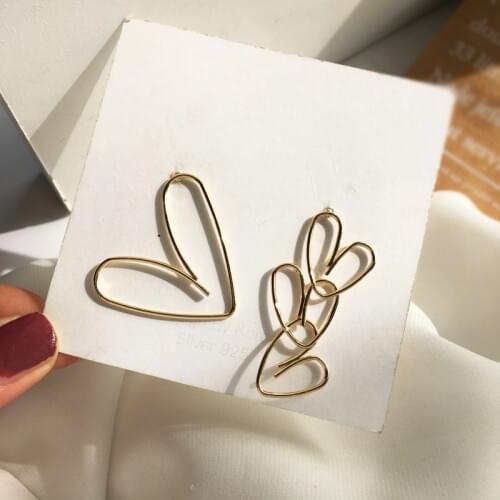 S925 needle New Asymmetrical Earrings Popular Design Metal Alloy Golden Plating Sweet Heart Earrings For Women Jewelry Gifts