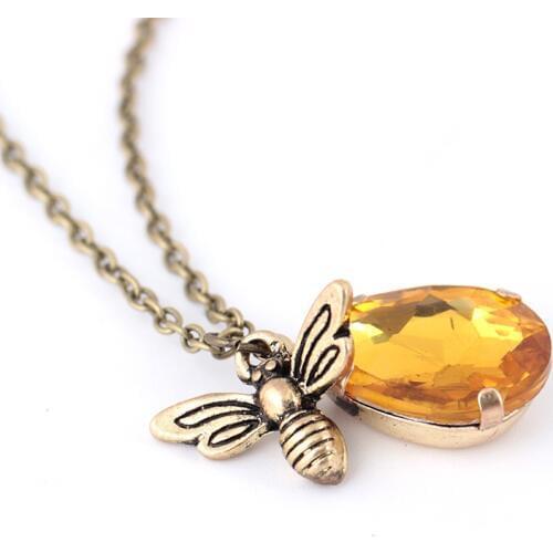 Fashion Cute Girls Tiny Bee Pendant Necklace For Women Vintage Bee Crystal Choker Chain Necklace Female Jewelry Party Gift