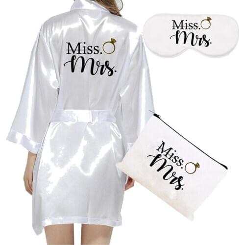Miss to Mrs Future Mrs Cosmetic Bag Robe Wedding Engagement Bridal Shower Bride to be Bachelorette hen Party decoration Gift