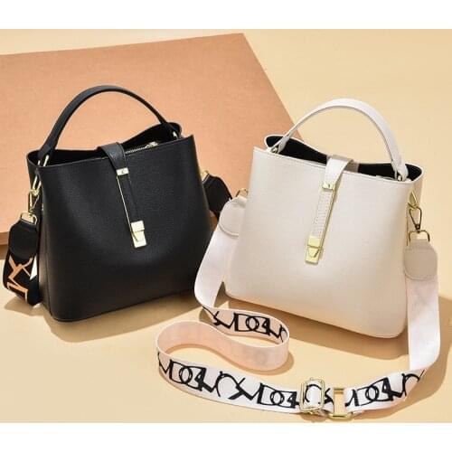 HISUELY Trendy Underarm Bag Women 2021 New Fashion Stone Pattern Bucket Bag Casual All-match Braided Shoulder Messenger Bag Q6