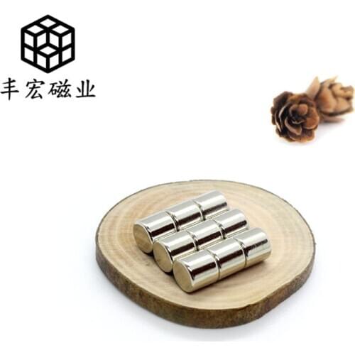 D5 * 4 NdFeB strong round bracelet Magnet Sheet 5 × 4 sucker Bell magnetic toy magnetic mobile phone strong magnet