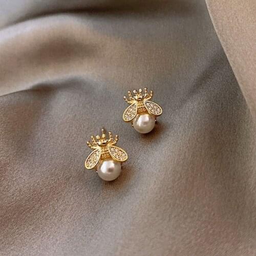 Trendy Cute Gold Color Bee Pearl Stud Earrings for Women Girl Chic Jewelry Flying Insect Crystal Party Earrings Gift