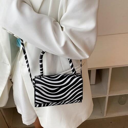 Womens Flap Shoulder Messenger Bag Vintage Leopard Pattern Ladies Crossbody Bags Female Simple Portable Handbags Clutch Purses