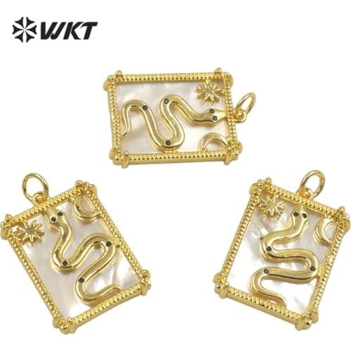 WT-MP215 Wholesale fashion gold plated resistarnishable white shell snake pendant women cubic zircon lovely charm pendant