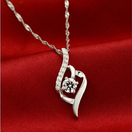 2021 Korean Fashion Necklace Sky feather pendant womens short collarbone chain jewelry popular Rhinestone Jewelry Necklace