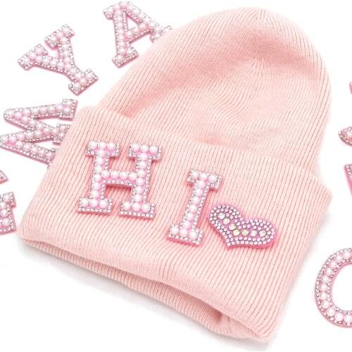 1Pcs English Letter Pearl Patches Pink Bottom Non-woven A-Z Alphabet Rhinestone Appliques Sew On Patches For Clothes/Hats/Bags