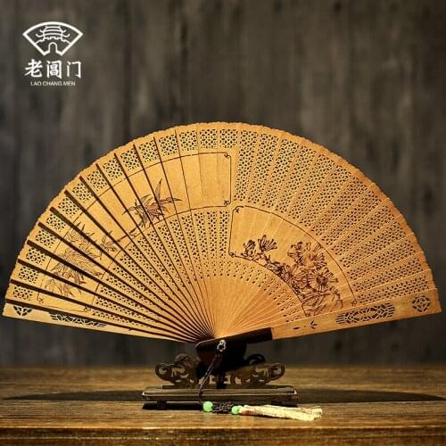 In suzhou classical Chinese wind sandalwood fan crafts hollow out collectables - autograph restore ancient ways fan