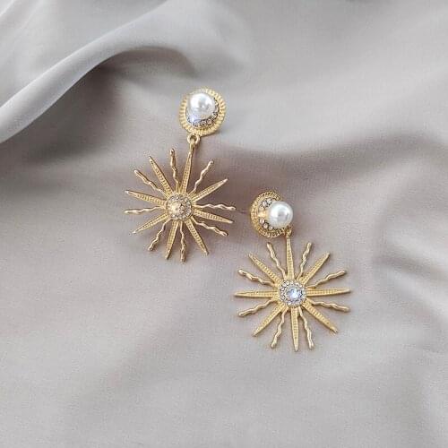 New female personality golden sun flower earrings inlaid metal sun pearl earrings jewelry